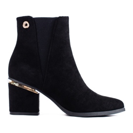 Élégantes bottes en daim noir pour femmes sur le poste Shelovet le noir