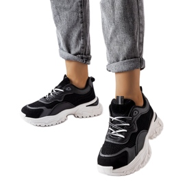 Inna Baskets noires avec bande de roulement visible de Rosita