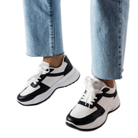 Chaussures noires et blanches avec des accents de peau de serpent de Diego