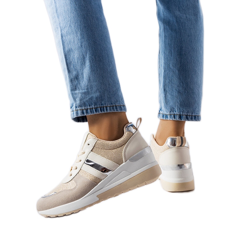 Inna Baskets compensées beiges et argentées de Titusville