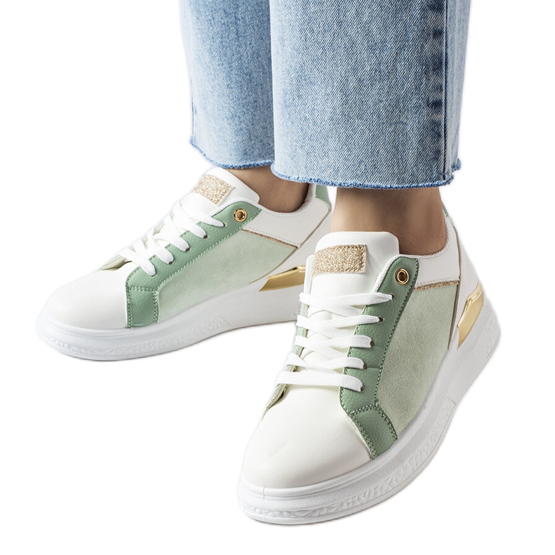 Inna Chaussures blanches et vertes avec un accent doré de Palais
