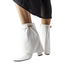 Bottes blanches à dessus retroussé d'Aya