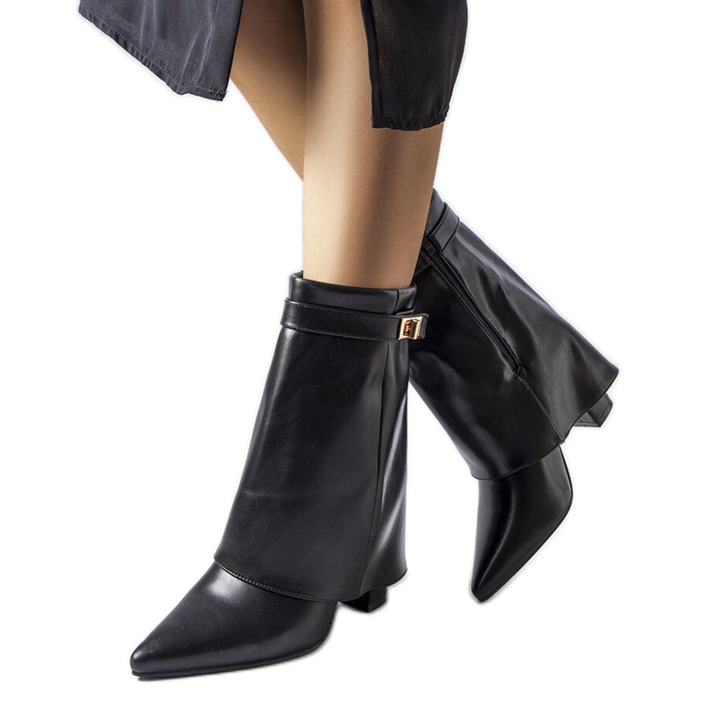 Bottes noires à dessus retroussé de Aya le noir Bottes noires à dessus retroussé de Aya le noir