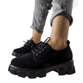 Chaussures plates noires de Cloutier