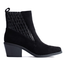Bottes noires élégantes pour femmes sur le poste Shelovet