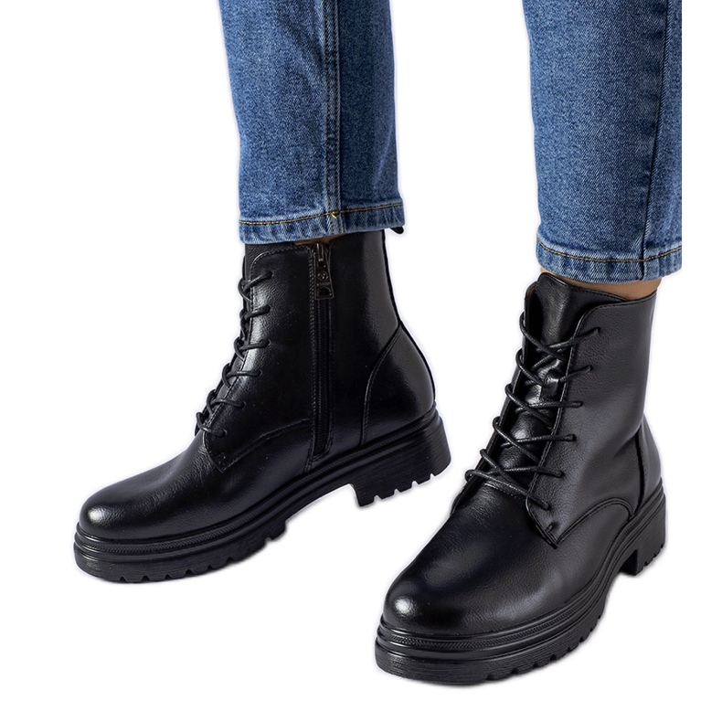 Bottes isolées noires par Vinceza le noir Bottes isolées noires par Vinceza le noir