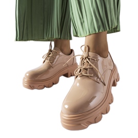 Chaussures en cuir verni beige Kelly