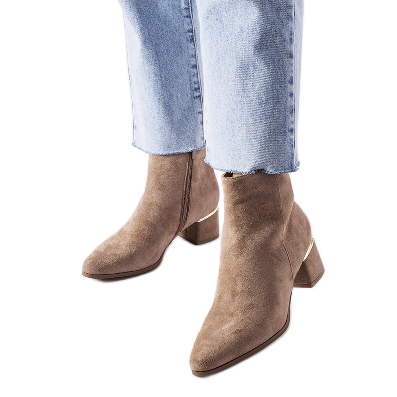 Bottes beiges à talons bas de Tayyib