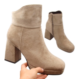 M. DASZYŃSKI Bottines en daim à talon haut et plateforme, isolées beige M.Daszyński MR2288-4
