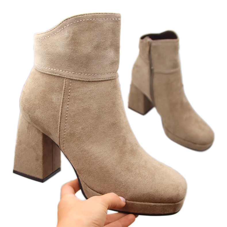 M. DASZYŃSKI Bottines en daim à talon haut et plateforme, isolées beige M.Daszyński MR2288-4