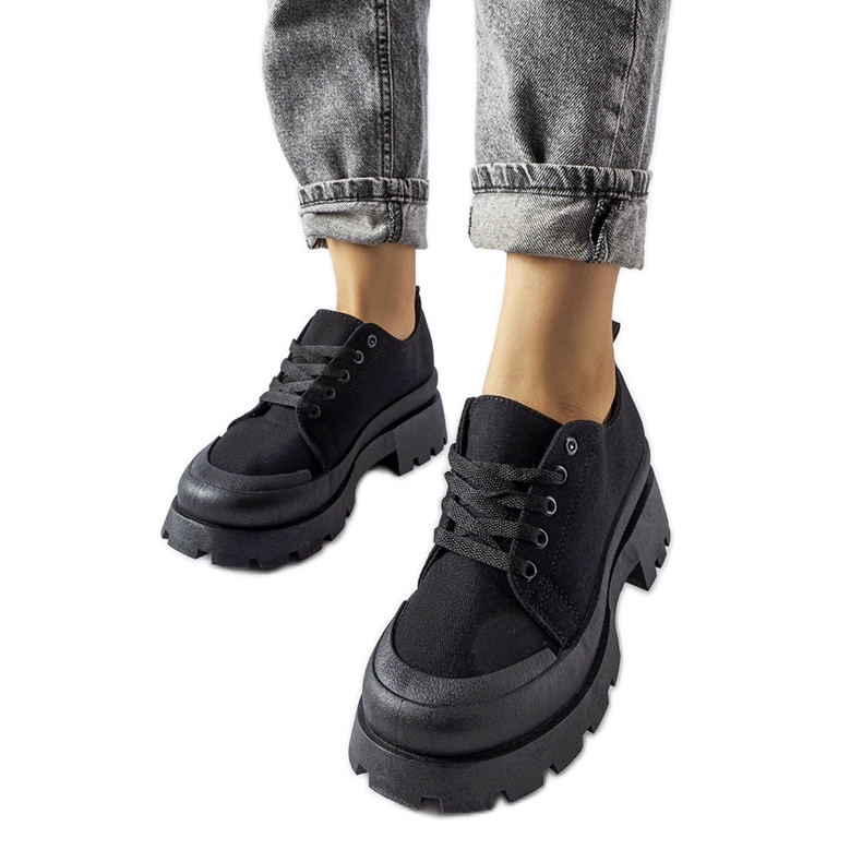Chaussures noires à semelle Pointe massive le noir