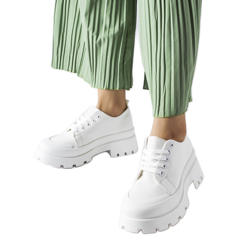 Chaussures blanches à semelle Pointe massive