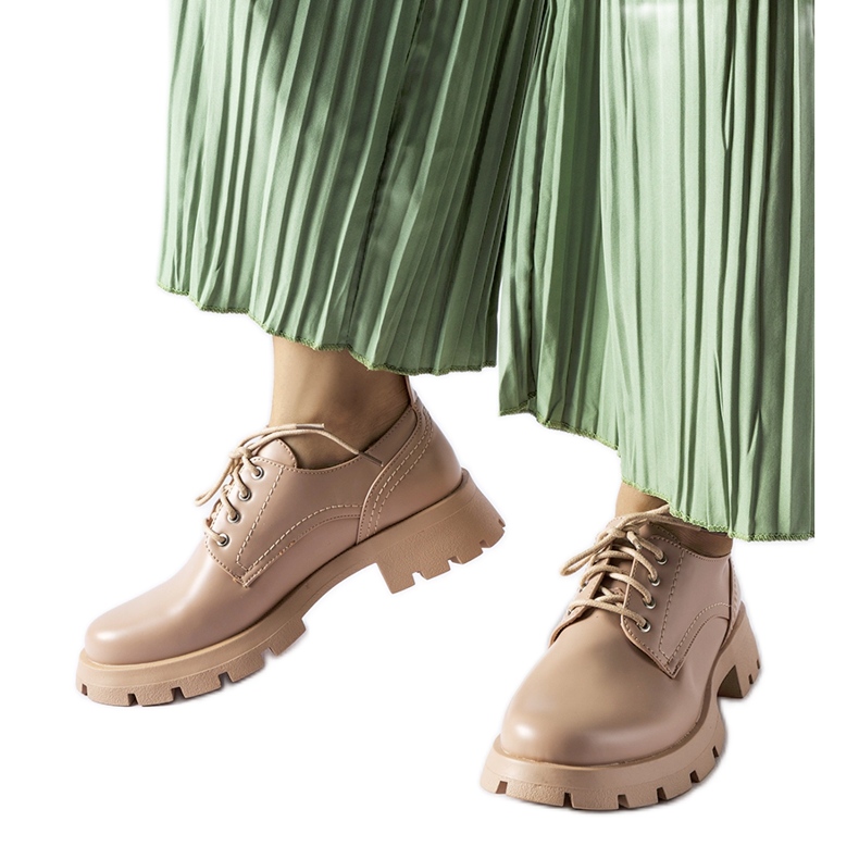 Chaussures beiges au fini Charleston mat Chaussures beiges au fini Charleston mat