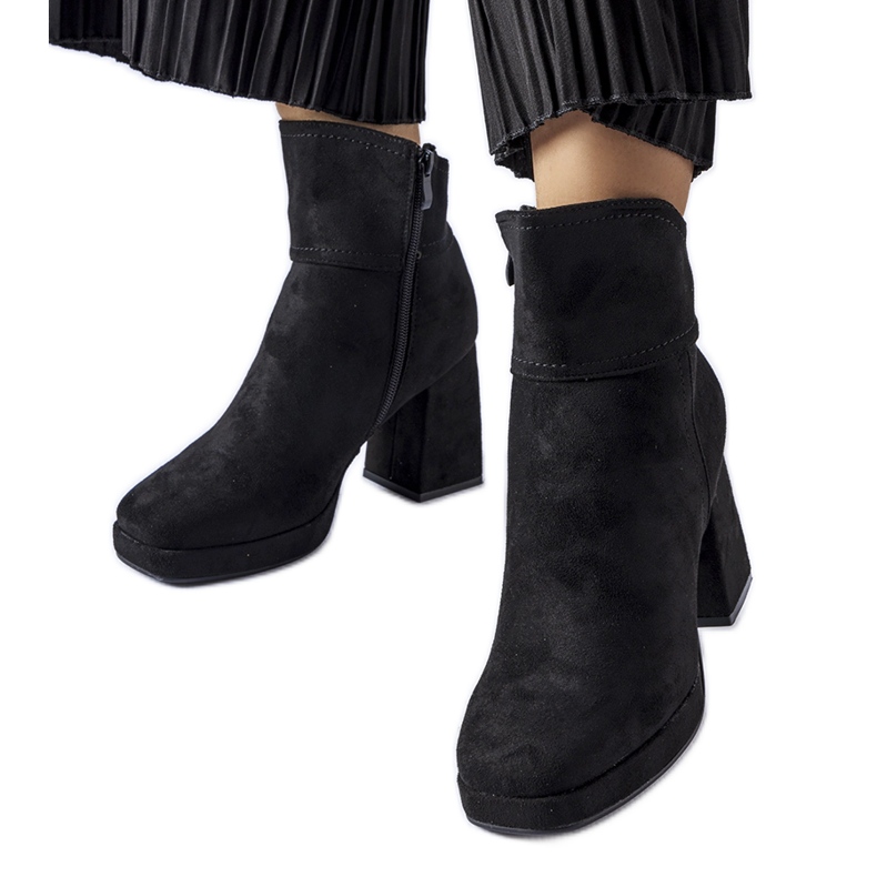Bottines noires sur un talon Itaf massif le noir