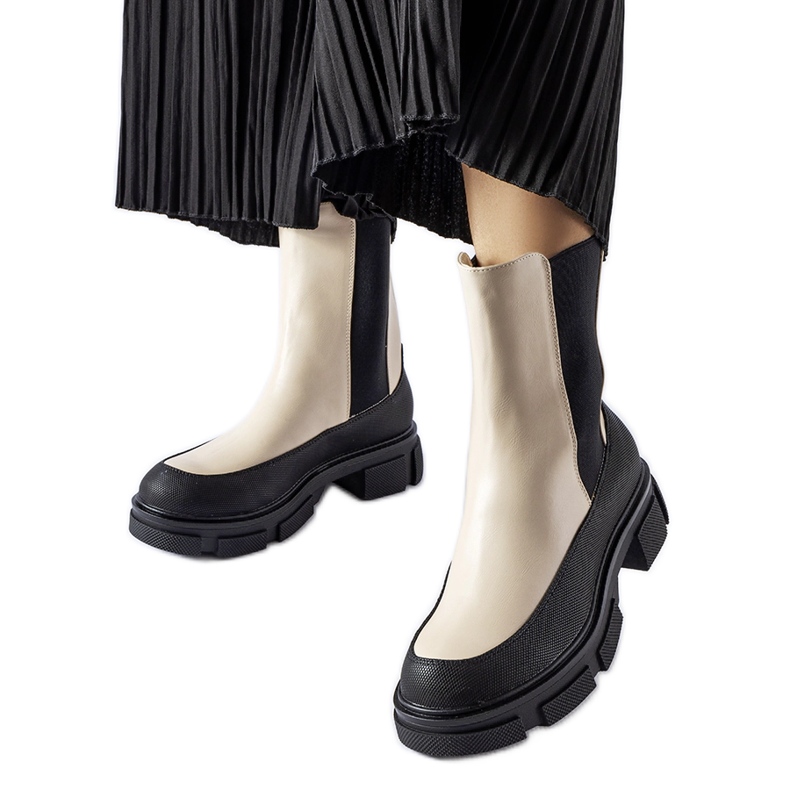 Bottines à enfiler beiges et noires par Faisal