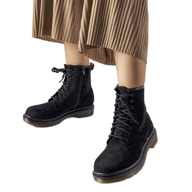 Les ouvriers en éco-daim noir d'Alfred le noir Les ouvriers en éco-daim noir d'Alfred le noir