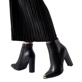 Boots noires à bout métal Sacra