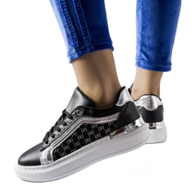 Baskets noires à décoration Leo argenté