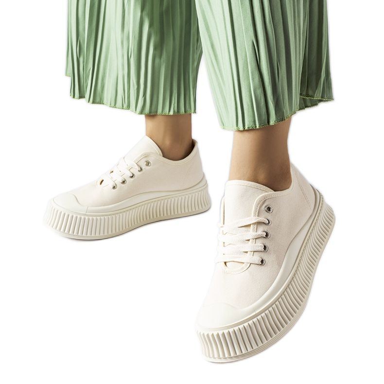 Baskets beiges sur une épaisse plateforme Rina