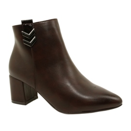 M.Daszyński Bottes pour femmes pour un curseur isolé marron brun