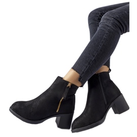 Bottines à talons bas en éco-daim noir Ivano