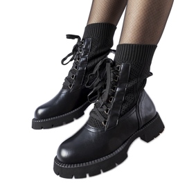 Baskets noires ajourées par Portico