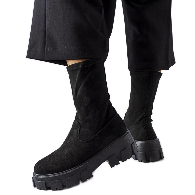 Inna Bottines en daim noir et chaussettes de Pancrazio eco-suède le noir