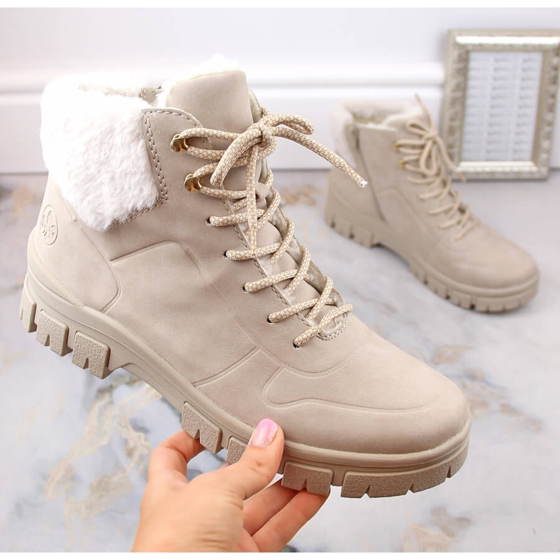 Bottines pour femmes confortables et isolées de couleur beige par Rieker