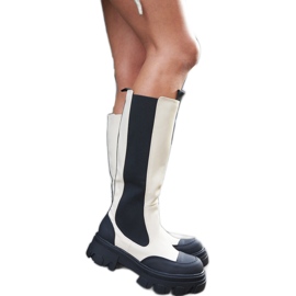 Bottes massives beiges à bande de roulement par Barrios