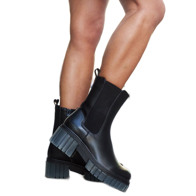 Boots Sergente noires massives et isolées le noir