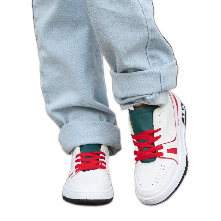 Inna Les chaussures blanches et rouges d'Archie avec une langue verte