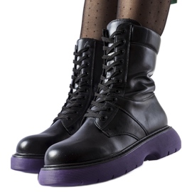 Chaussures isolées noires à semelle violette Beata