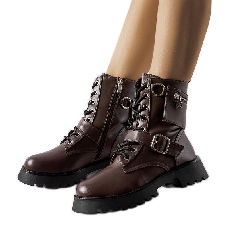 Travailleurs isolés marron avec un sac par Manzoni brun