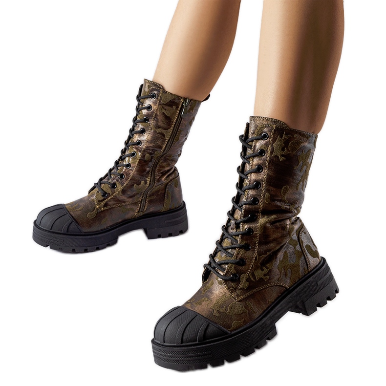 Bottes de travail isolées vertes camouflage de Cardinale