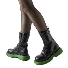 Bottes isolées noires avec semelle Beata verte