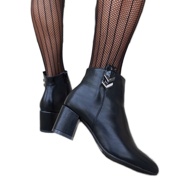 Bottines noires à talons bas par Aniceto le noir