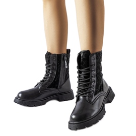 Boots noires ornées du matelassage Jalbert