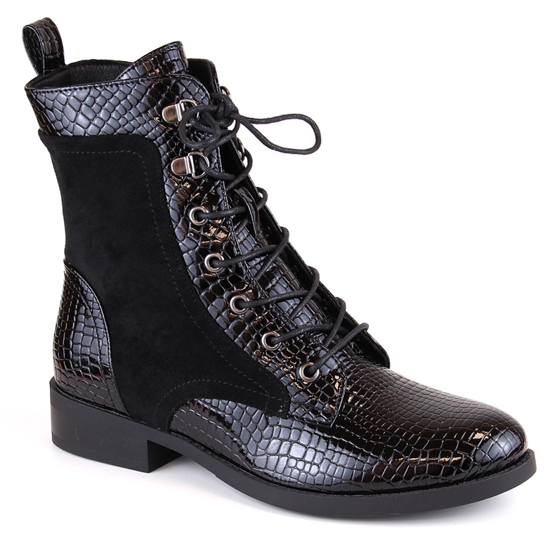 Bottines femme talon plat, isolées, noires Filippo DBT4823 le noir