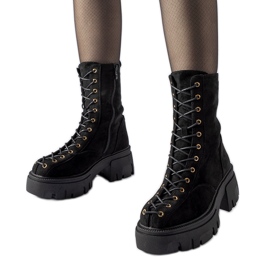 Bottines noires ornées d'un liseré Amol