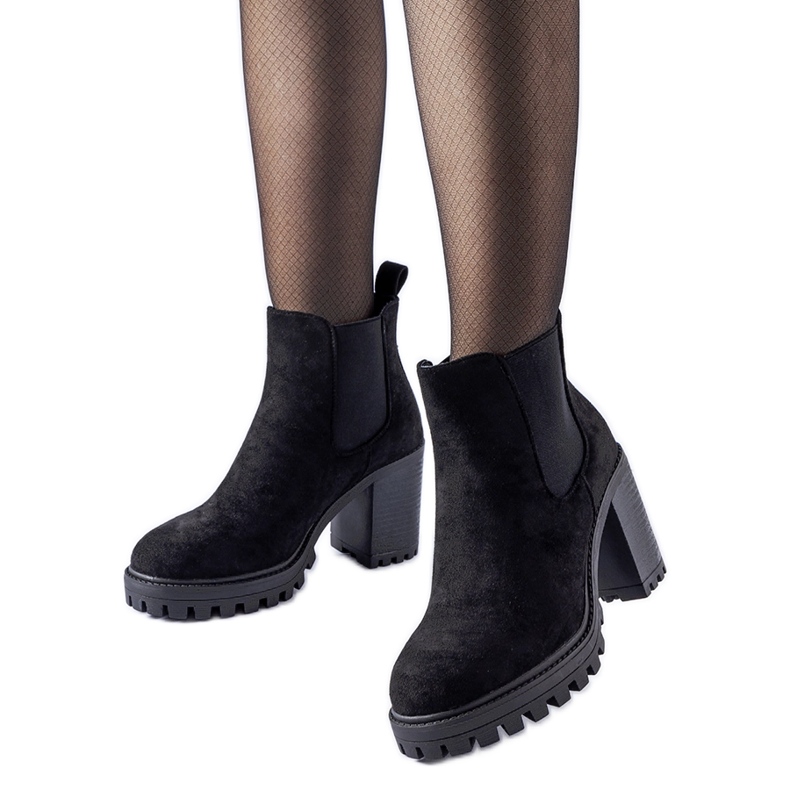 Bottines noires sur un énorme talon Montelparo le noir