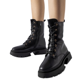 Bottines à lacets isolées noires par Aeroporto le noir