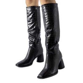 Bottes noires décorées du gaufrage Council