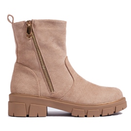 Bottines en daim beige avec fermeture éclair décorative par Vinceza