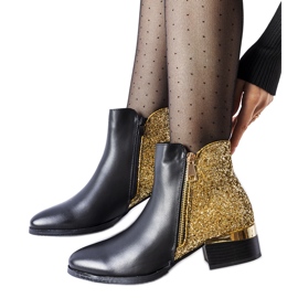 Bottines isolées noires à dos décoratif Olindo