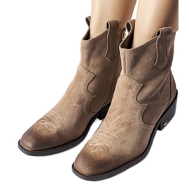 Bottines à talon bas en cuir beige Karino