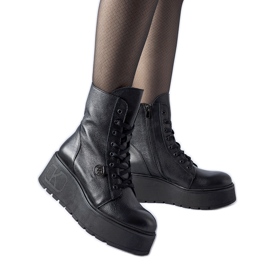 Bottines en cuir noir sur la plateforme Karino