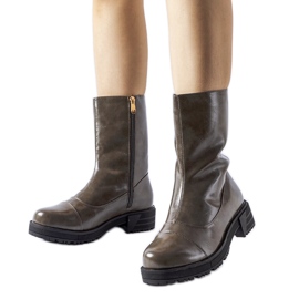 Bottes isolées gris foncé par Monsanpolo