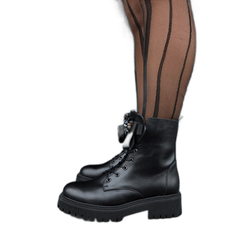 Bottes isolées en cuir noir Karino le noir
