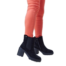 Bottines isolées noires en éco-daim par Caio