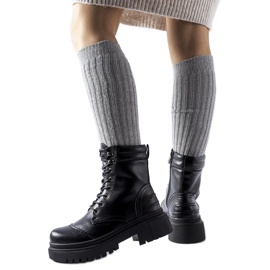 Inna Bottes Paimboeuf isolées noires le noir